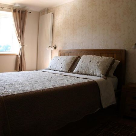 Millenium House 1 Bed & Breakfast เยแซร์ตเซ ภายนอก รูปภาพ