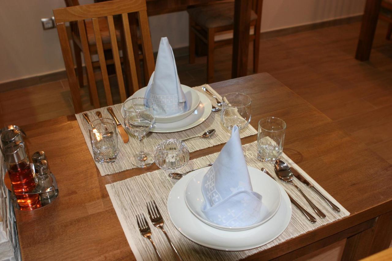 Millenium House 1 Bed & Breakfast เยแซร์ตเซ ภายนอก รูปภาพ