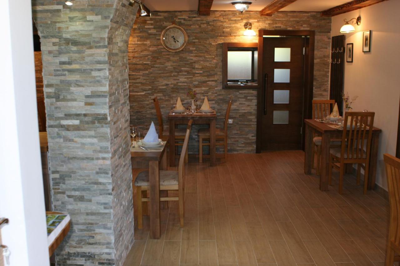 Millenium House 1 Bed & Breakfast เยแซร์ตเซ ภายนอก รูปภาพ