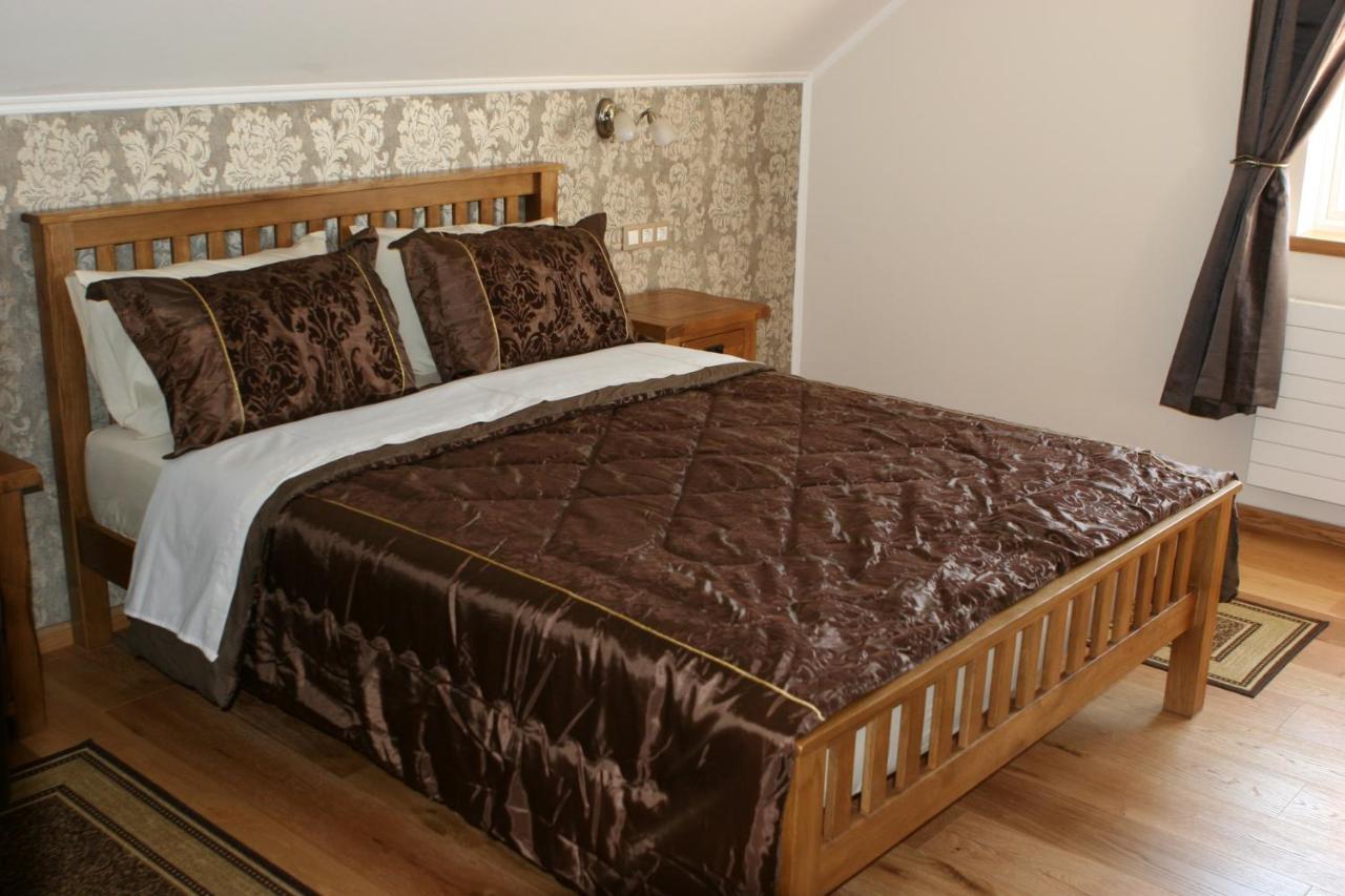 Millenium House 1 Bed & Breakfast เยแซร์ตเซ ภายนอก รูปภาพ