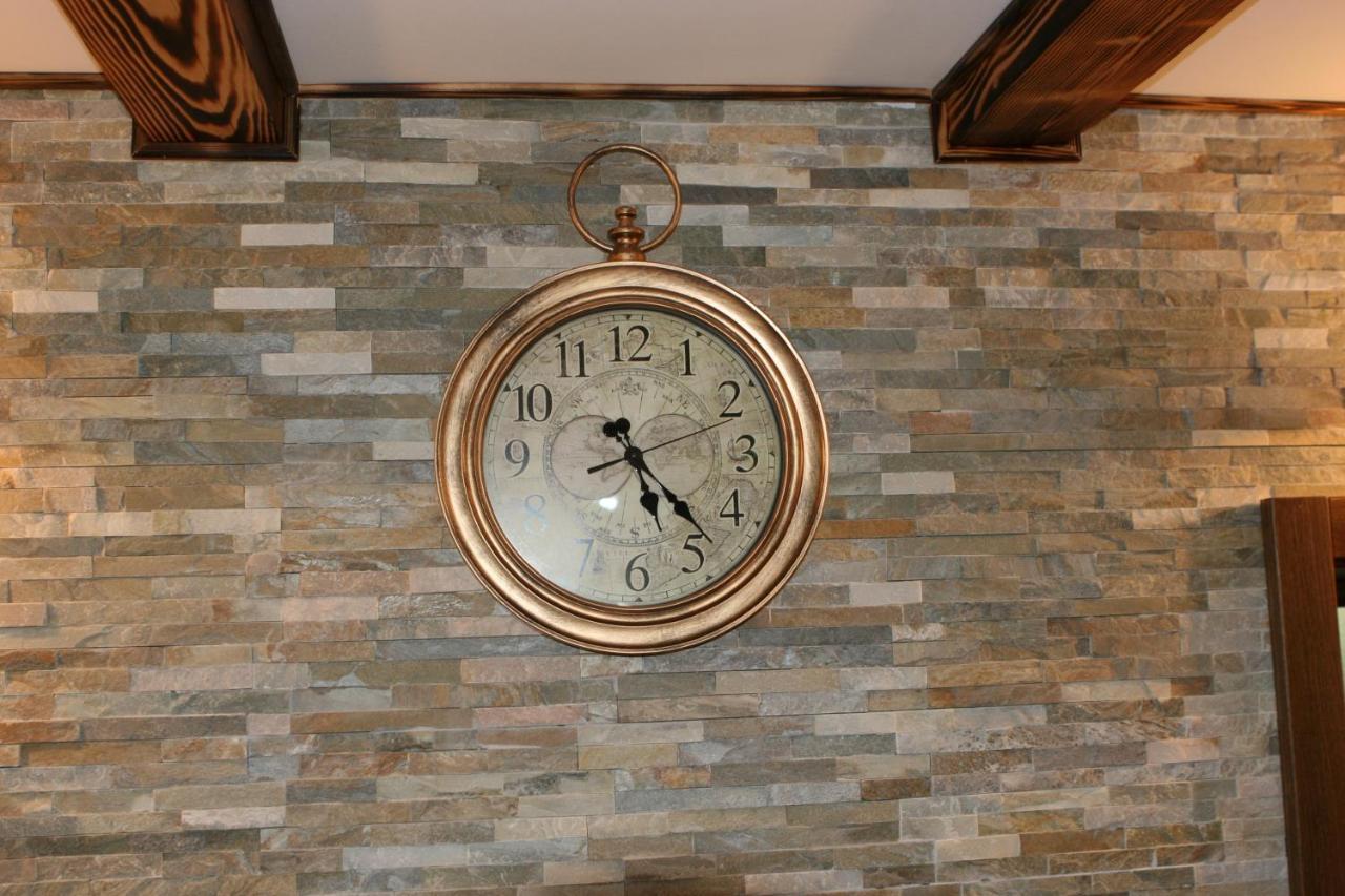 Millenium House 1 Bed & Breakfast เยแซร์ตเซ ภายนอก รูปภาพ