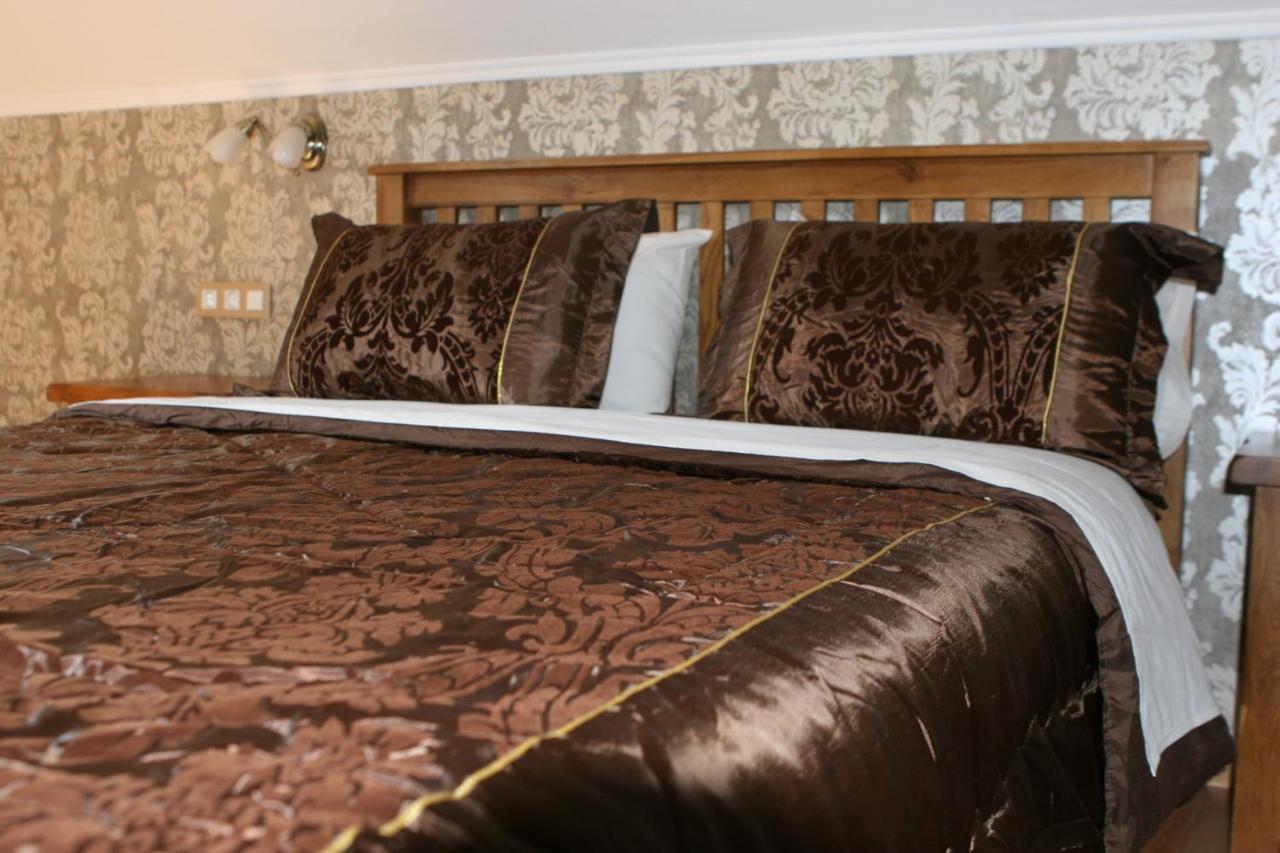 Millenium House 1 Bed & Breakfast เยแซร์ตเซ ภายนอก รูปภาพ