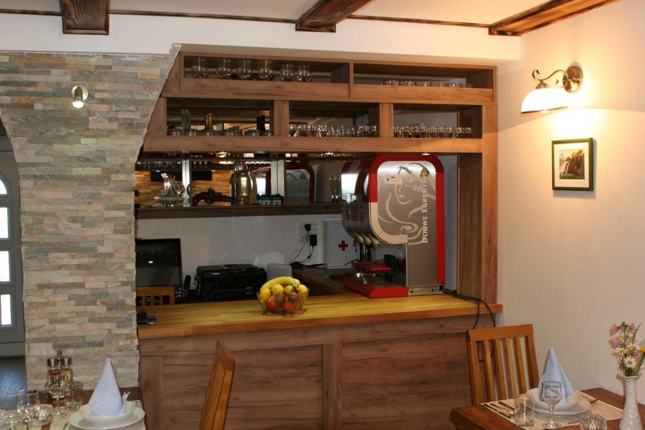 Millenium House 1 Bed & Breakfast เยแซร์ตเซ ภายนอก รูปภาพ