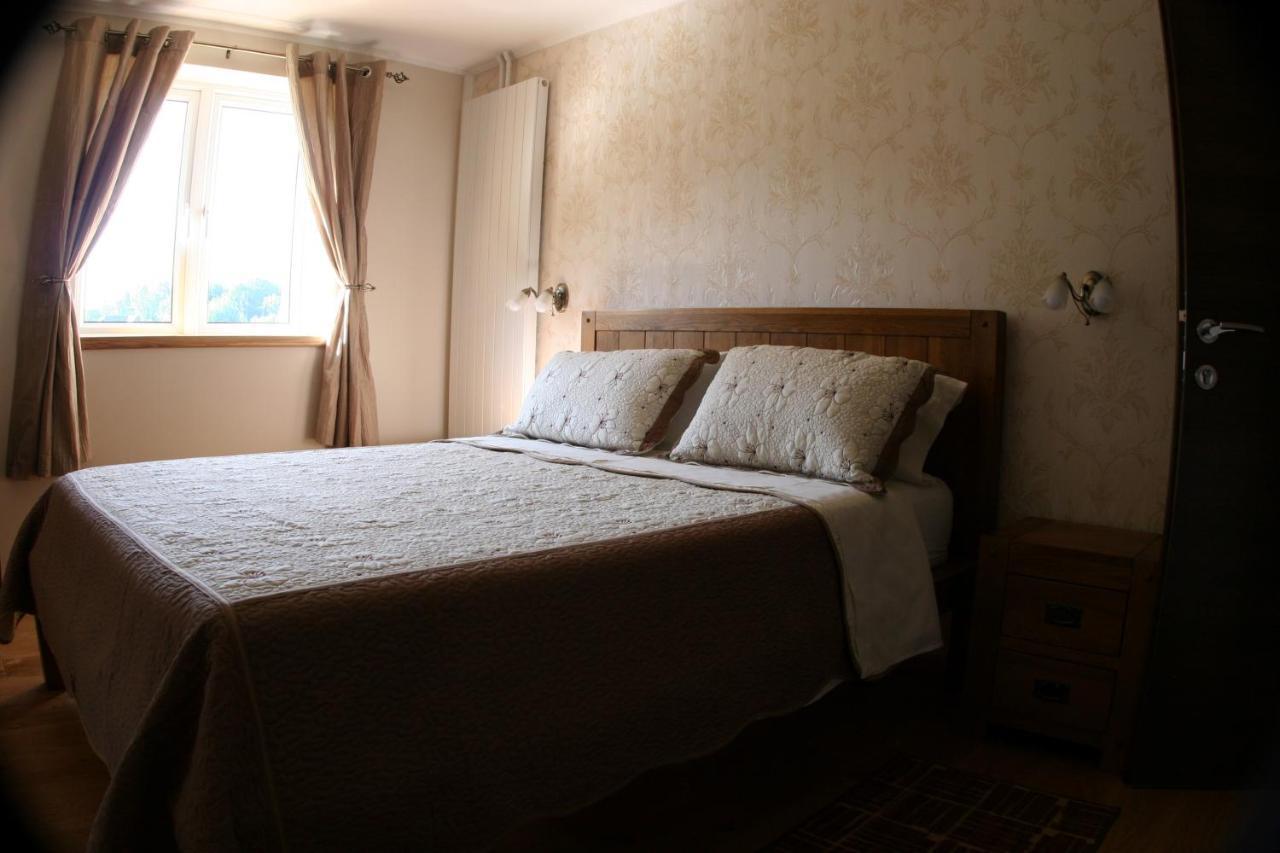 Millenium House 1 Bed & Breakfast เยแซร์ตเซ ภายนอก รูปภาพ