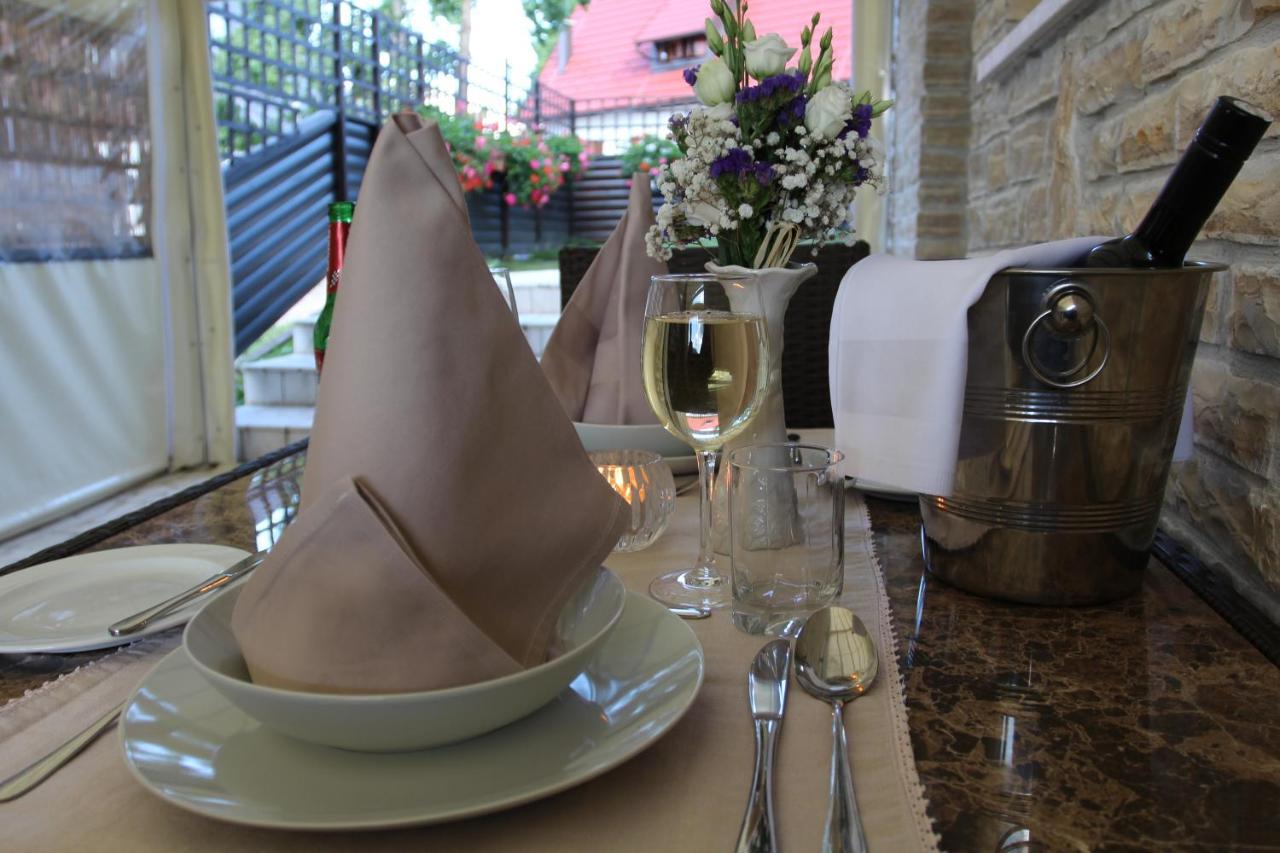 Millenium House 1 Bed & Breakfast เยแซร์ตเซ ภายนอก รูปภาพ