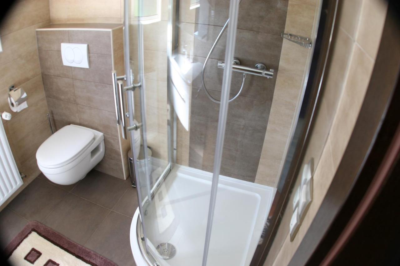 Millenium House 1 Bed & Breakfast เยแซร์ตเซ ภายนอก รูปภาพ