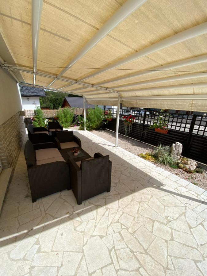 Millenium House 1 Bed & Breakfast เยแซร์ตเซ ภายนอก รูปภาพ