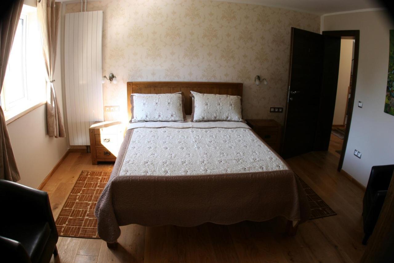 Millenium House 1 Bed & Breakfast เยแซร์ตเซ ภายนอก รูปภาพ
