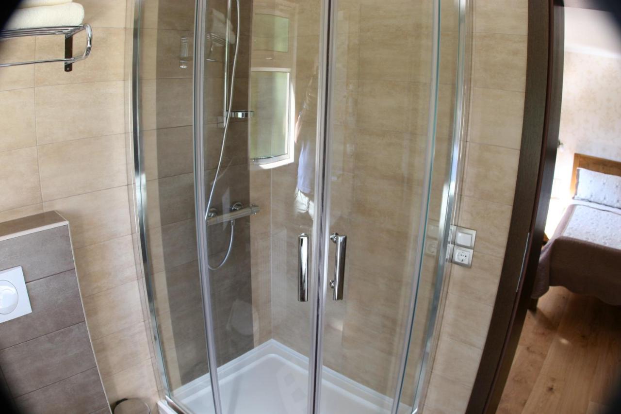 Millenium House 1 Bed & Breakfast เยแซร์ตเซ ภายนอก รูปภาพ