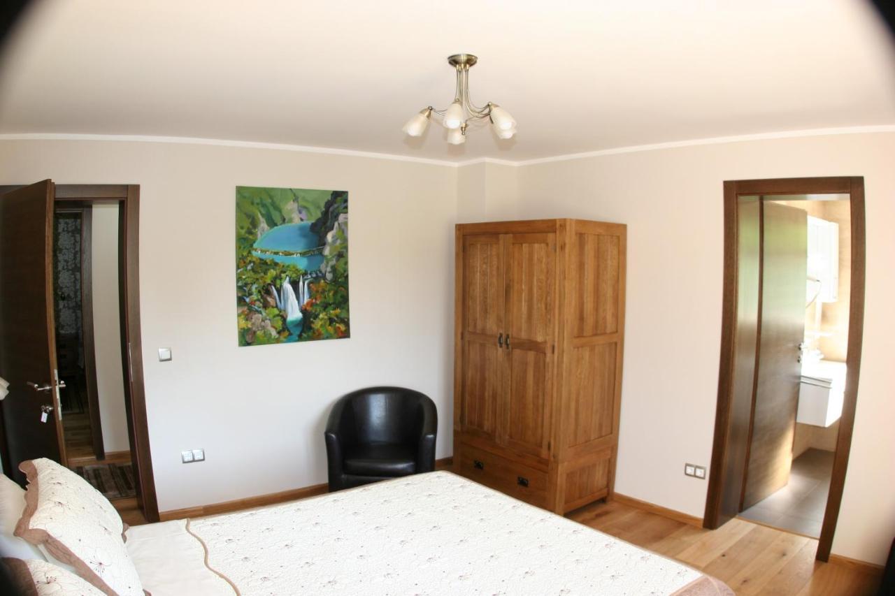 Millenium House 1 Bed & Breakfast เยแซร์ตเซ ภายนอก รูปภาพ