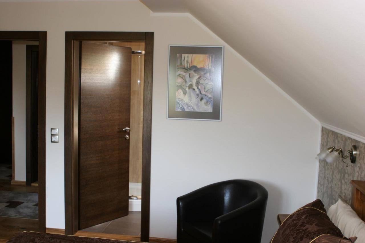 Millenium House 1 Bed & Breakfast เยแซร์ตเซ ภายนอก รูปภาพ