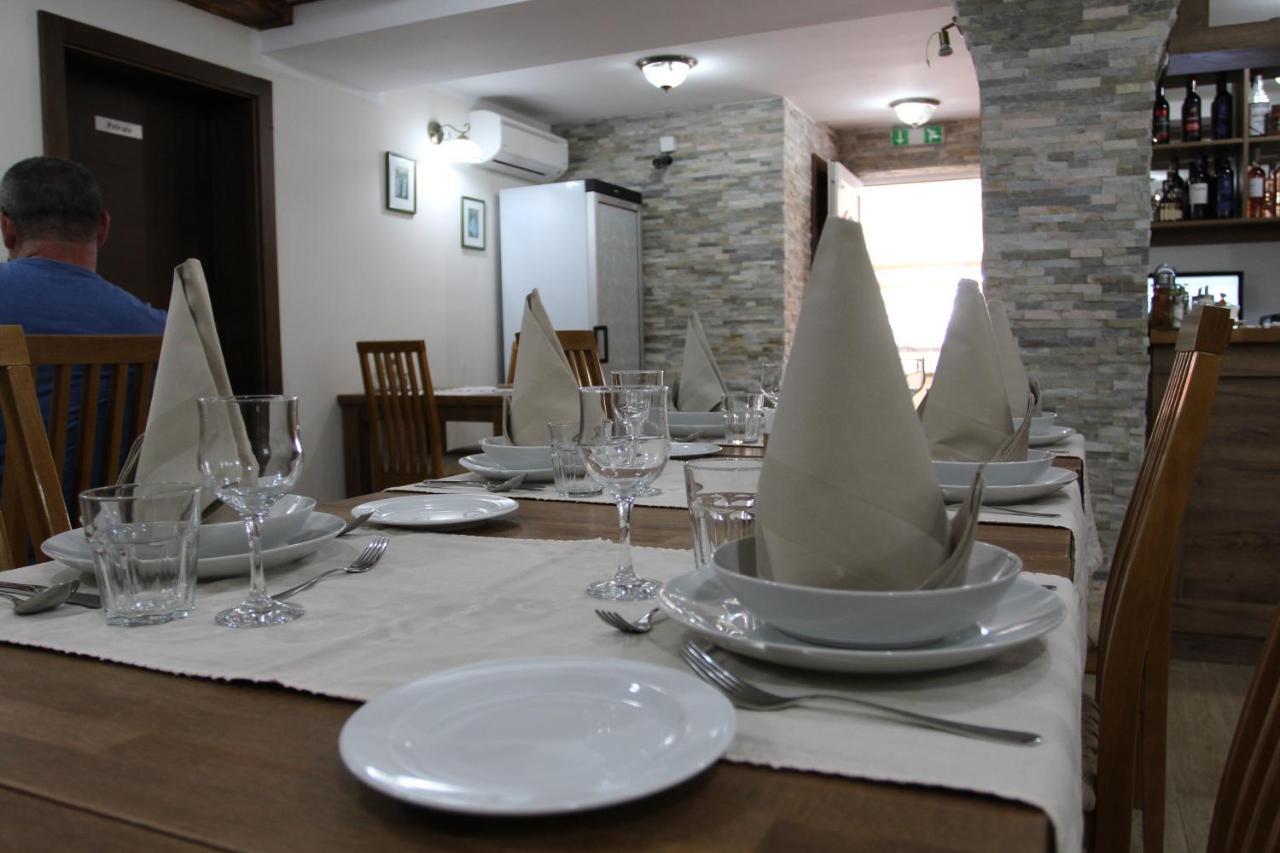Millenium House 1 Bed & Breakfast เยแซร์ตเซ ภายนอก รูปภาพ